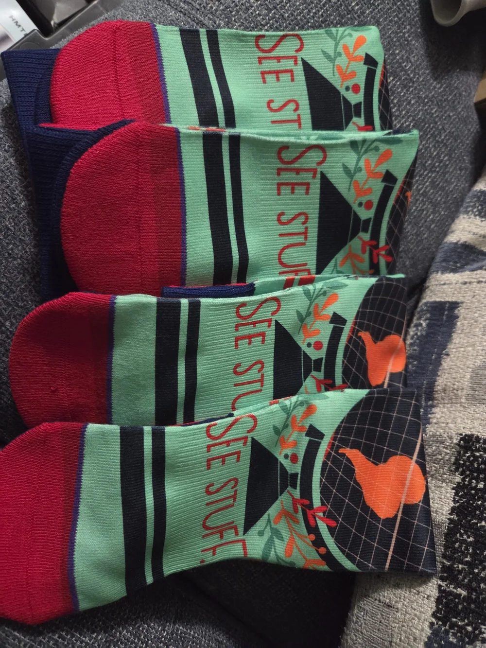 Men's 'See Stuff' Globe Graphic Crew Socks in Mint & Red